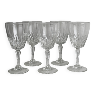 5 wine glasses.