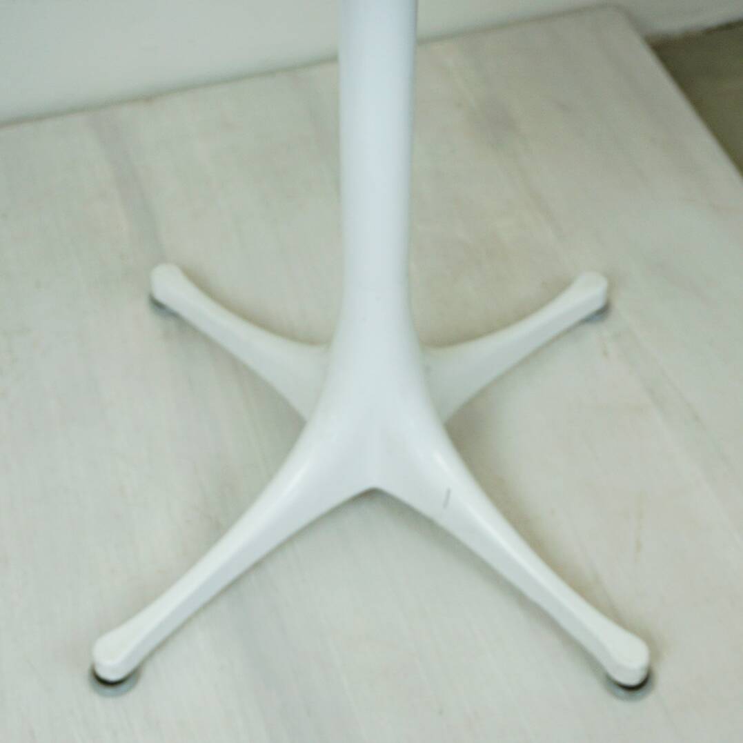 White George Nelson Pedestal Coffee Side Table for Herman Miller, USA, 1960s