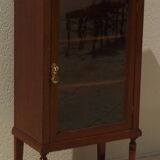 Mahogany veneer display case, opening with a door and a drawer, Louis XVI style - Very good condition