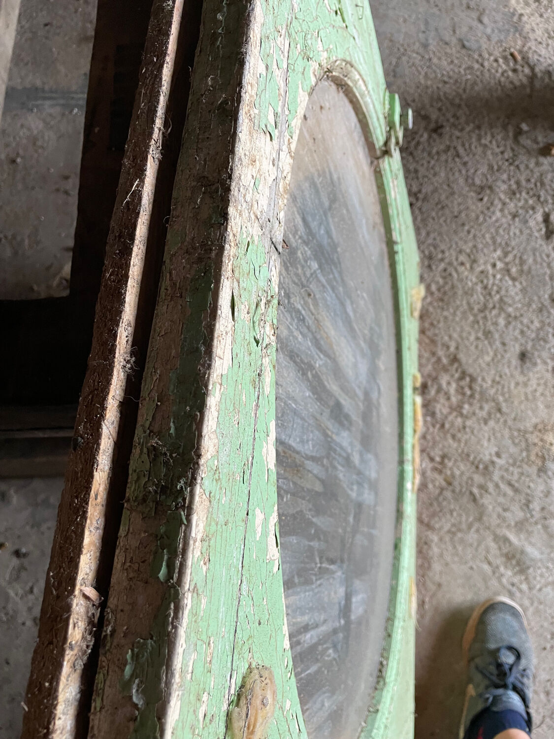 Bull's eye window frame