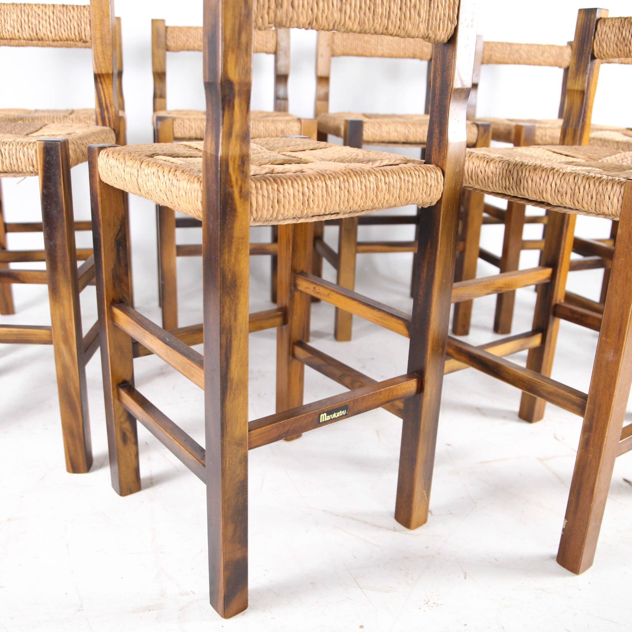Suite de 8 tabourets en corde