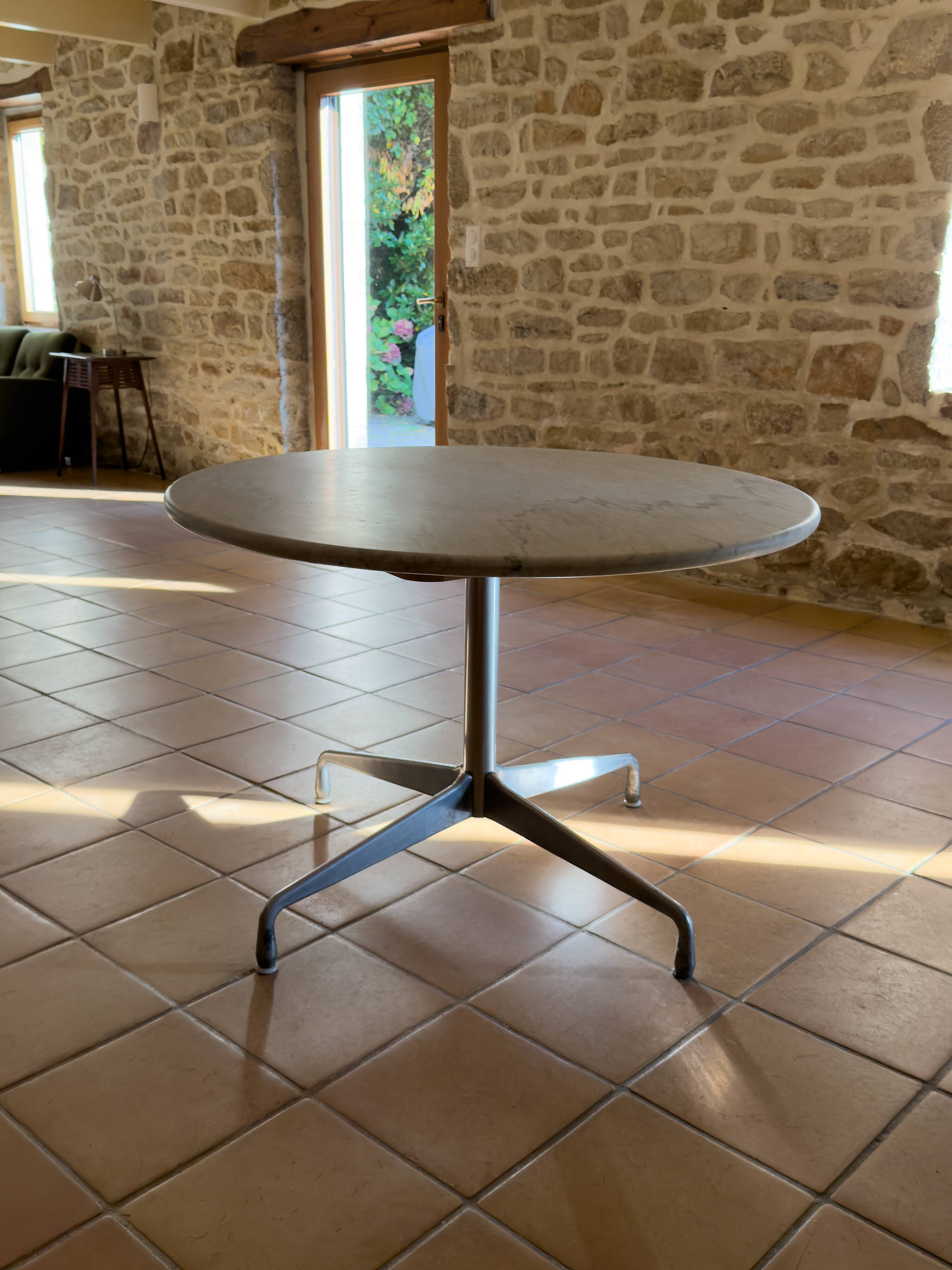 Round table "Segmented" – Charles Eames – Knoll International – around 1960