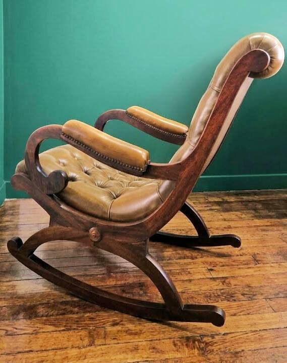 Rocking Chair Chesterfield in Tawny Leather & Solid Wood – Impeccable Condition