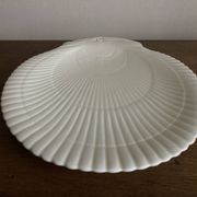 Neo-classical Greek revival shell-shaped dish, Wedgwood Etruria, 1940