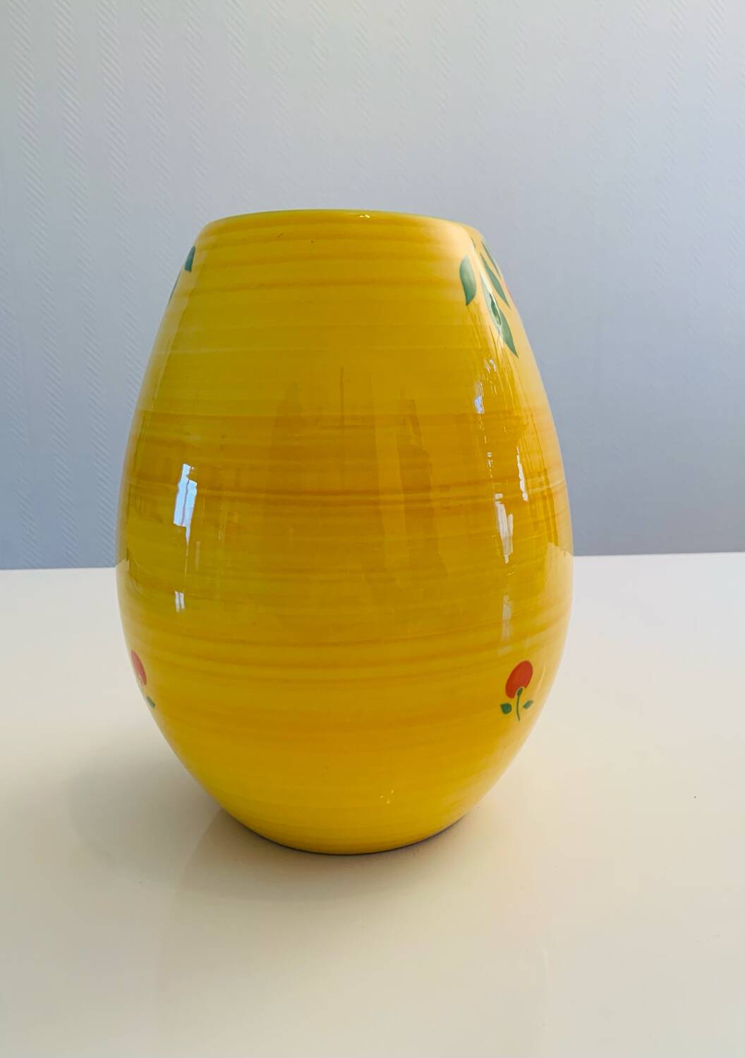 Lunéville earthenware "Egg" vase - "Cherry" Collection