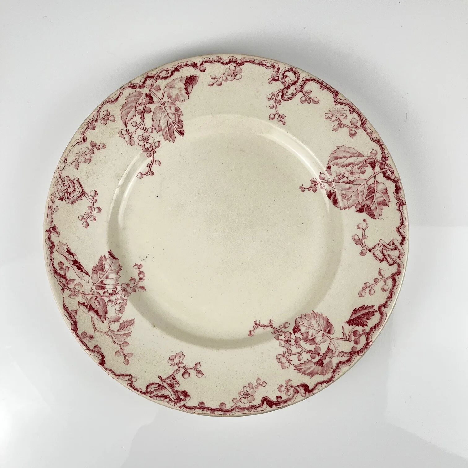 Round plate KG Lunéville "Fontainebleau", pink, late 19th century, ironstone