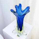 Vase en verre Murano XXL Fratelli Toso en bleu avec une couche extérieure transparente, art décoratif italien des années 1960.