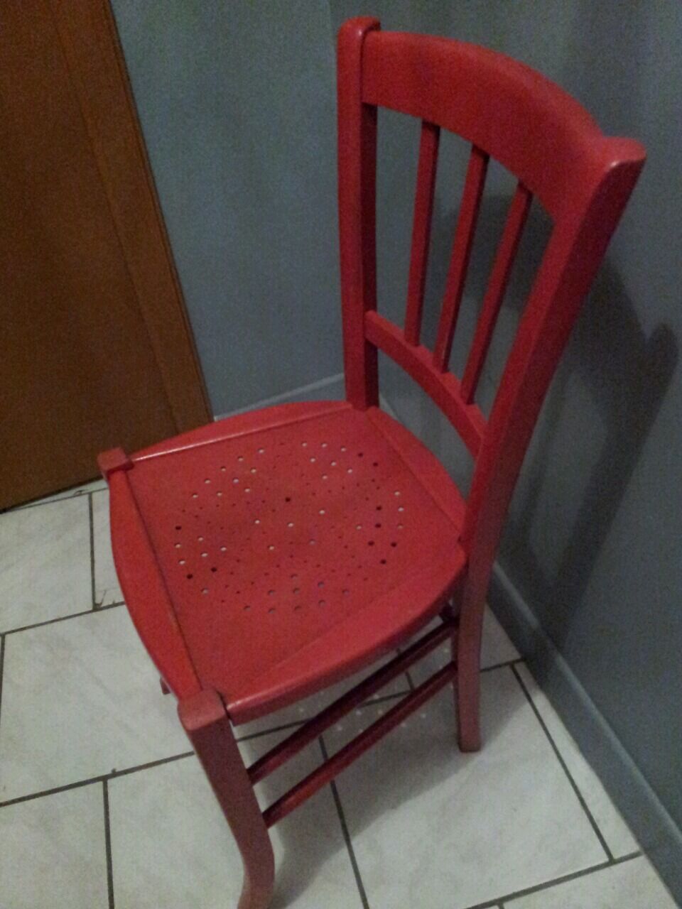 Chaise Louis Philippe repeinte en rouge