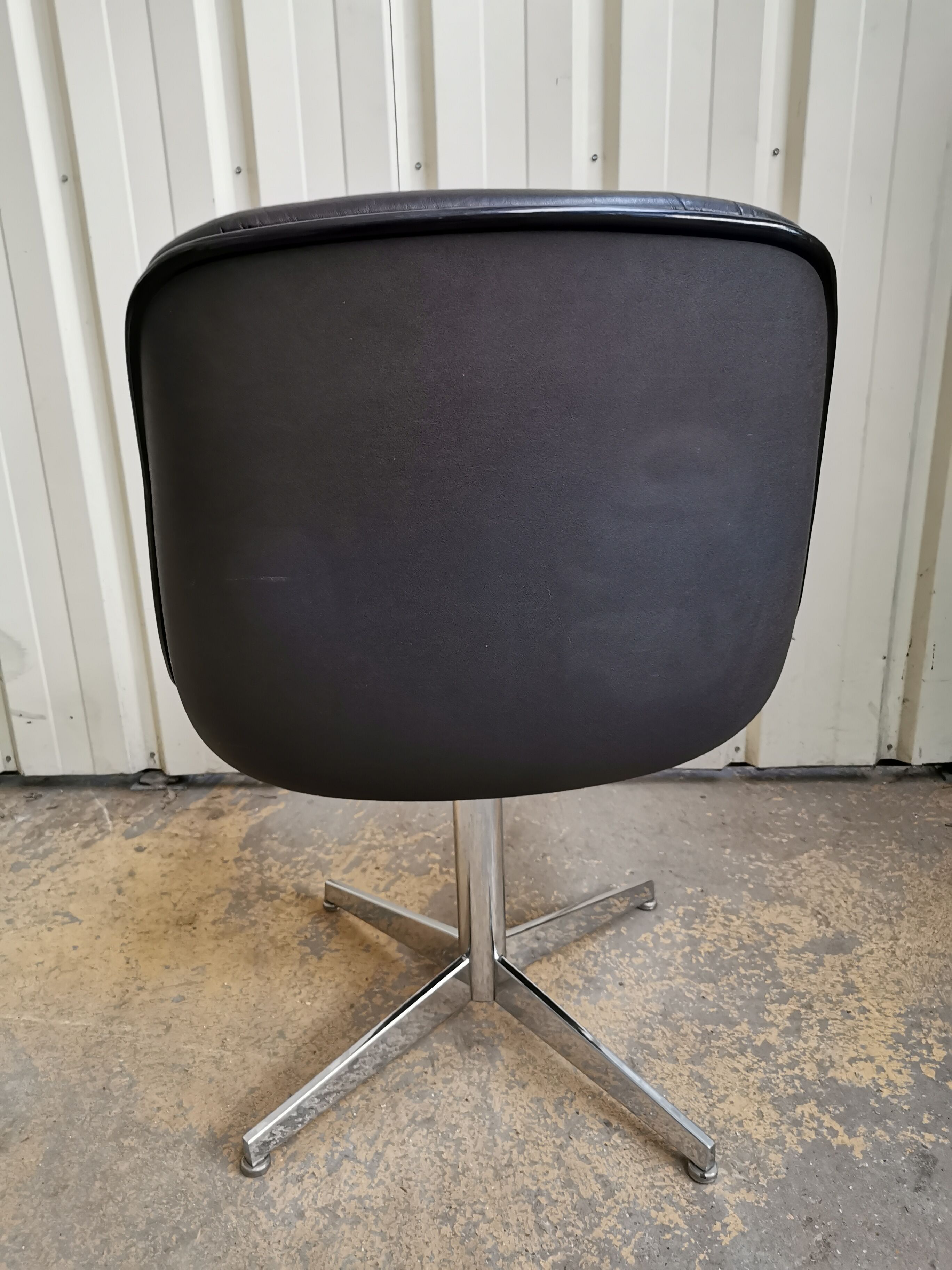 Leather Strafor office armchair