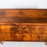 Commode allemande en noyer du XIXe siècle – Entièrement restaurée, vernis à l'ancienne