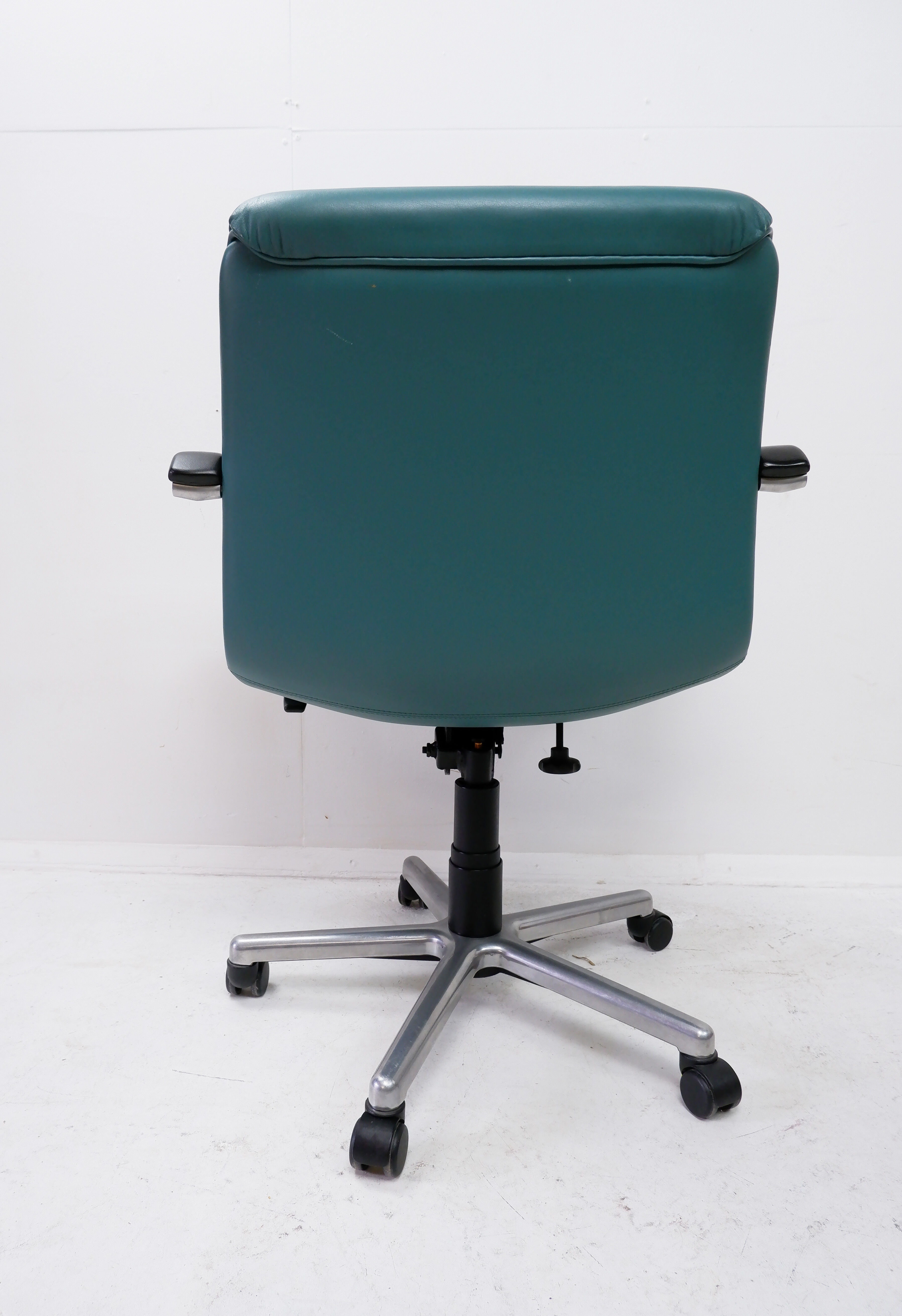 Artifort leather office chair