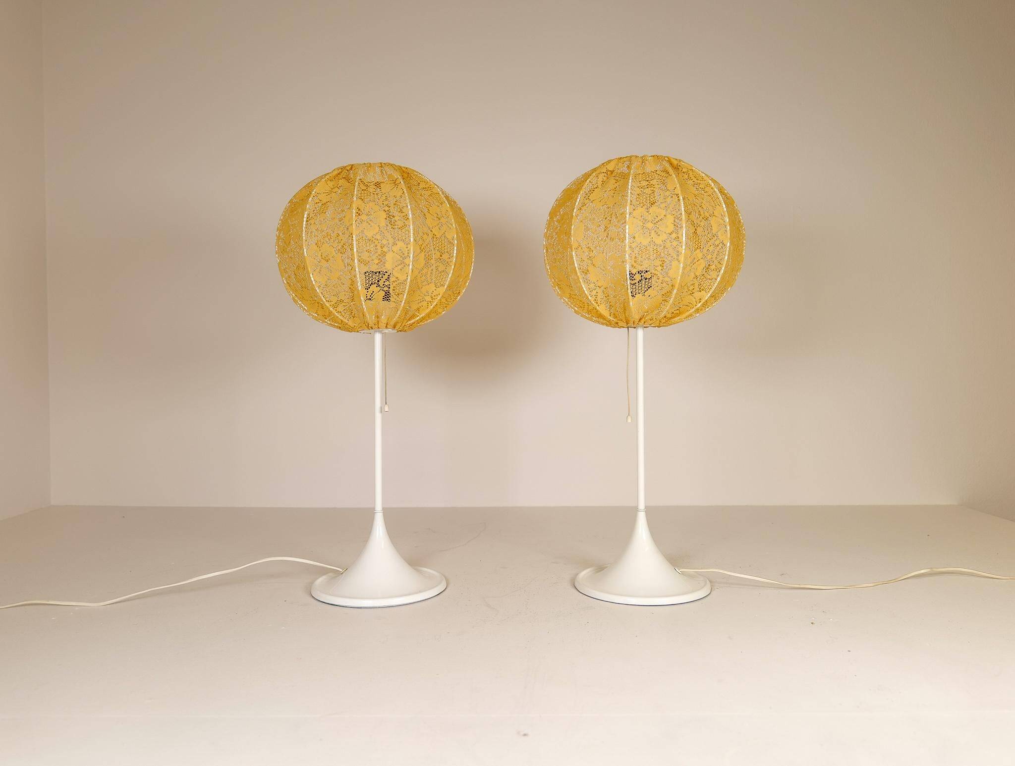 Pair of Bergboms B-024 mid-century modern table lamps, 1960s, Sweden.