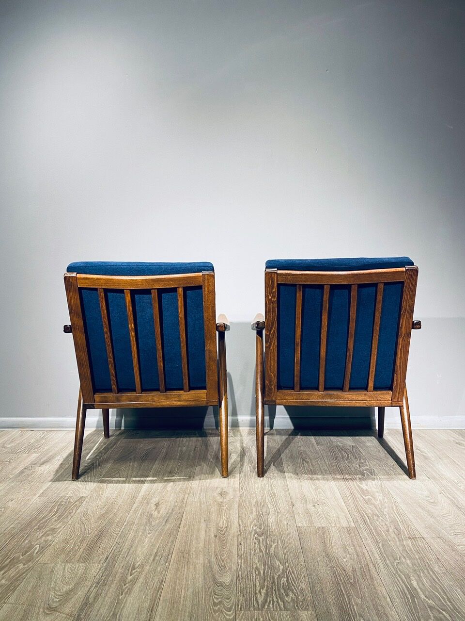 Paire de fauteuils Ton vintage 60
