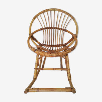 Rocking-chair « coquille » en rotin pour enfant