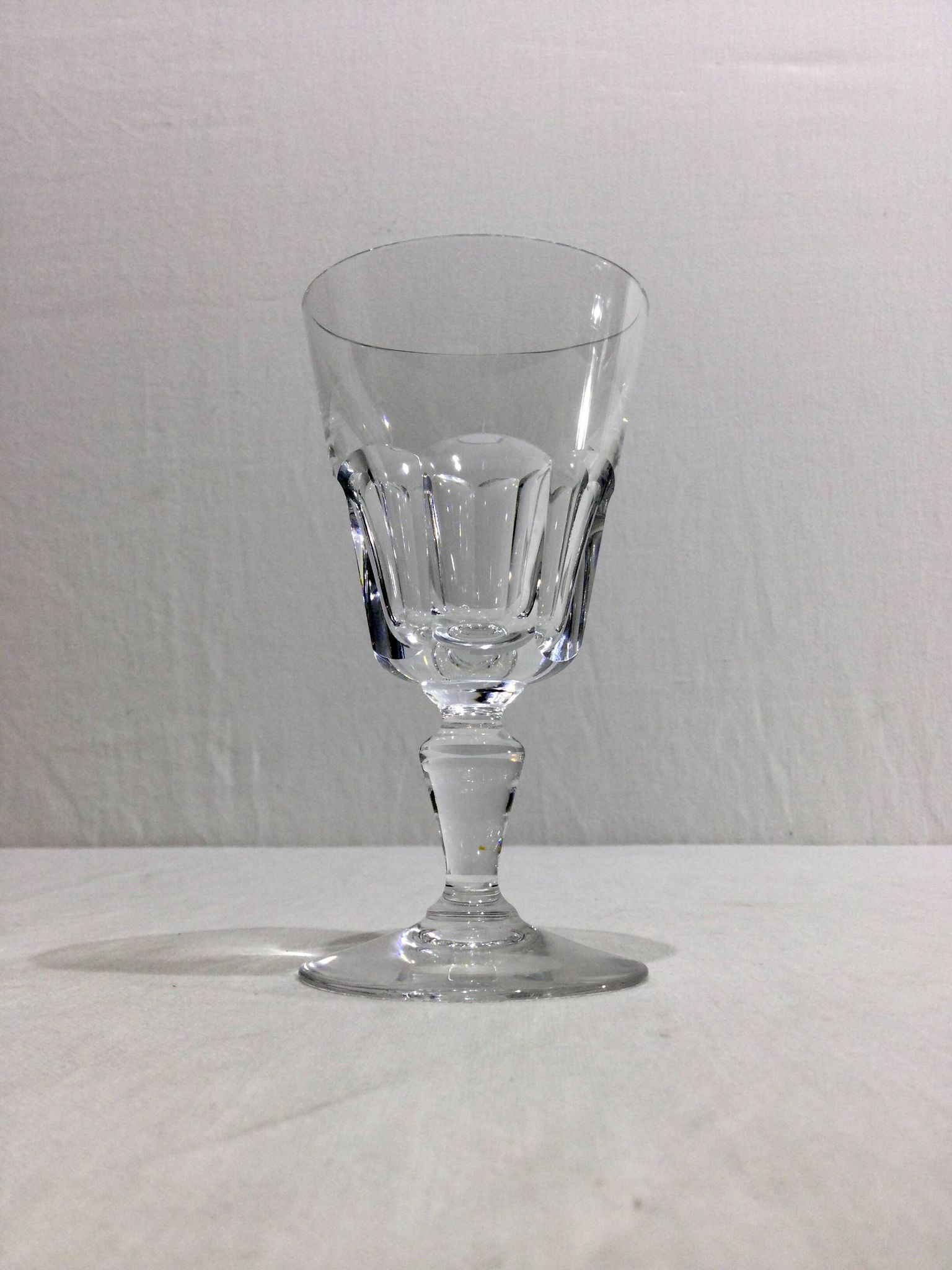 Baccarat – 9 Verres à vin blanc Modèle Missouri