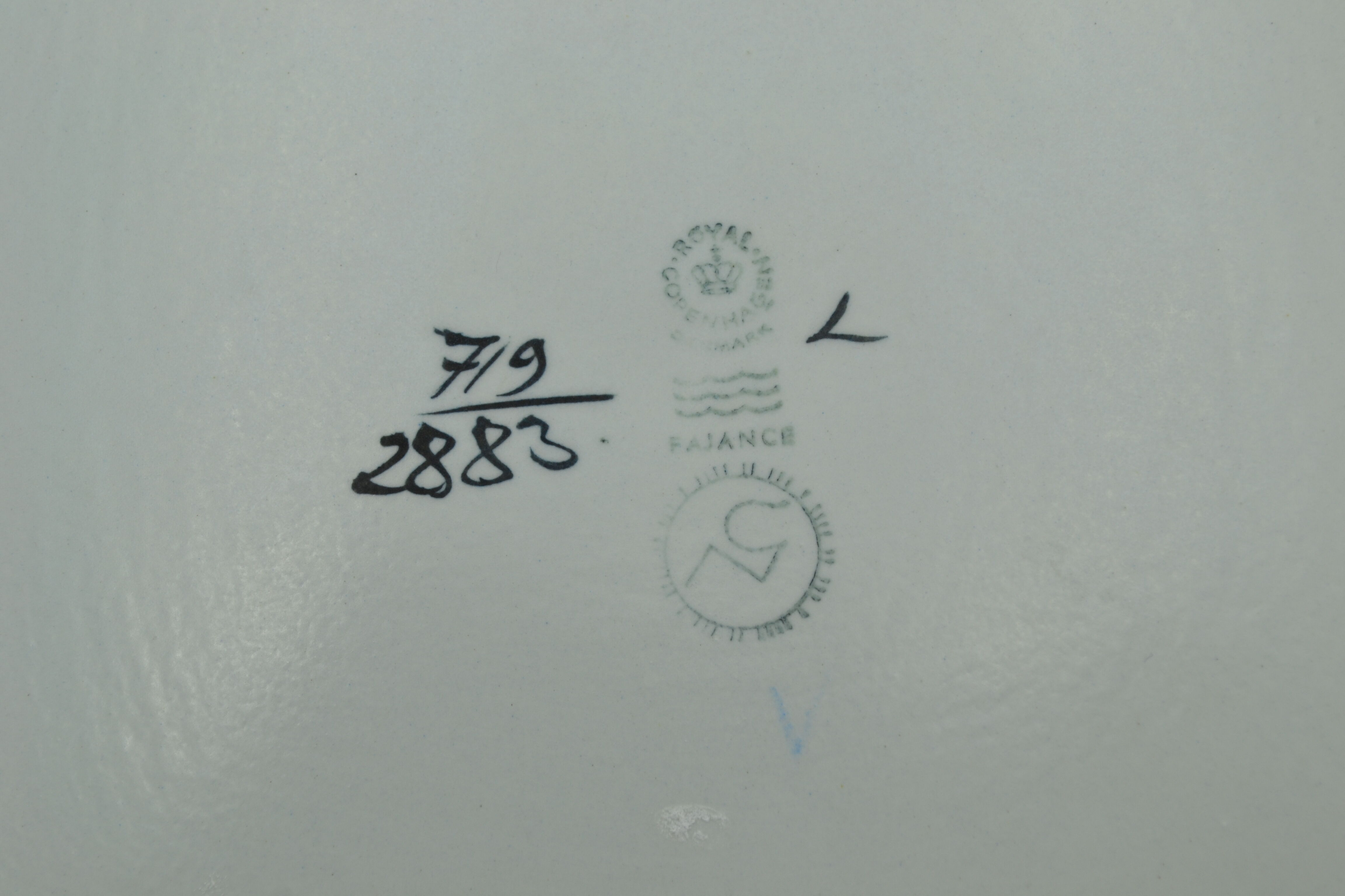 Plat en faience from Nils Thorsson's Baca series for Royal Copenhagen