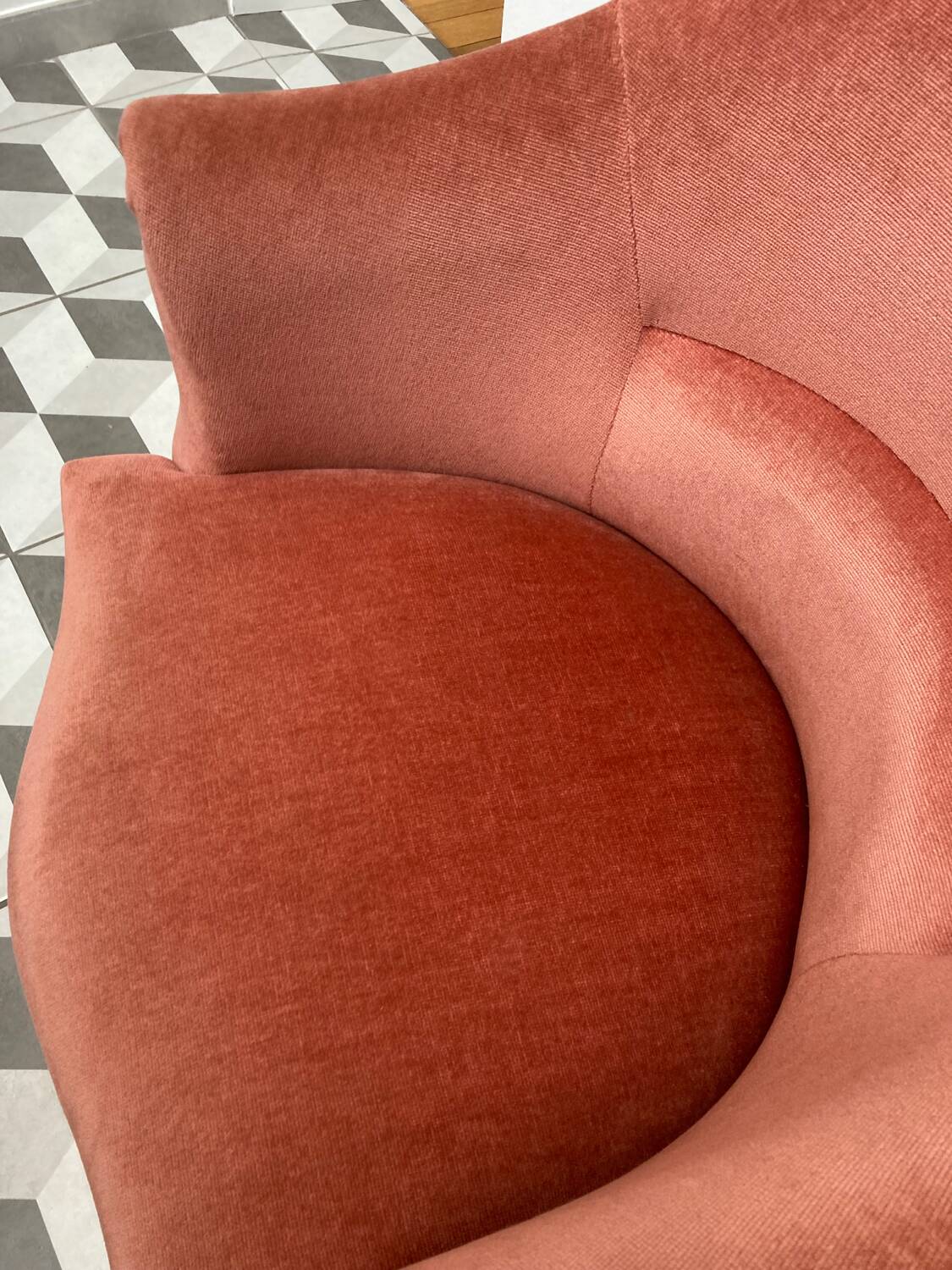 Pink velvet toad armchair