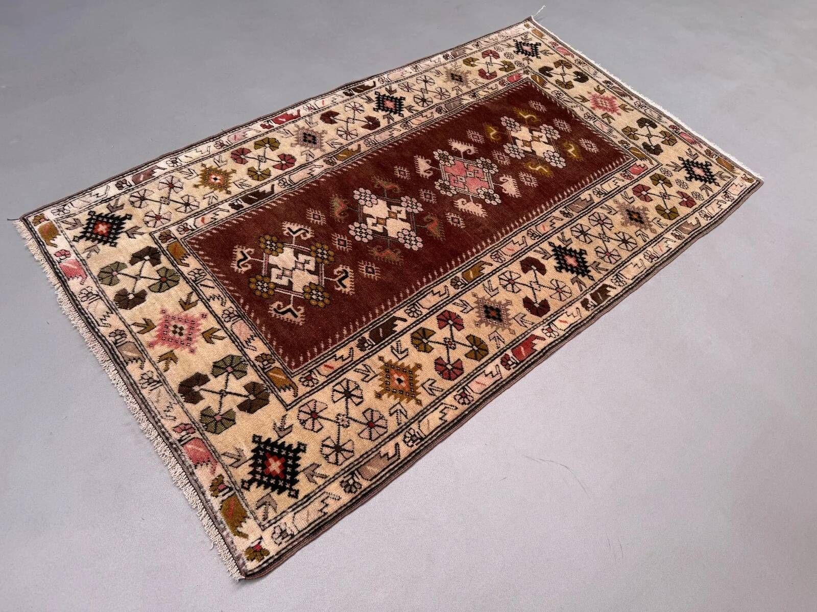 Turkish Milas rug 116x200 cm handmade vintage carpet Ushak 2573
