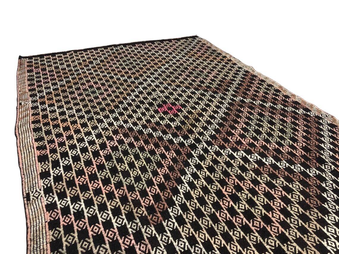 Tapis Kilim tribal pour la maison