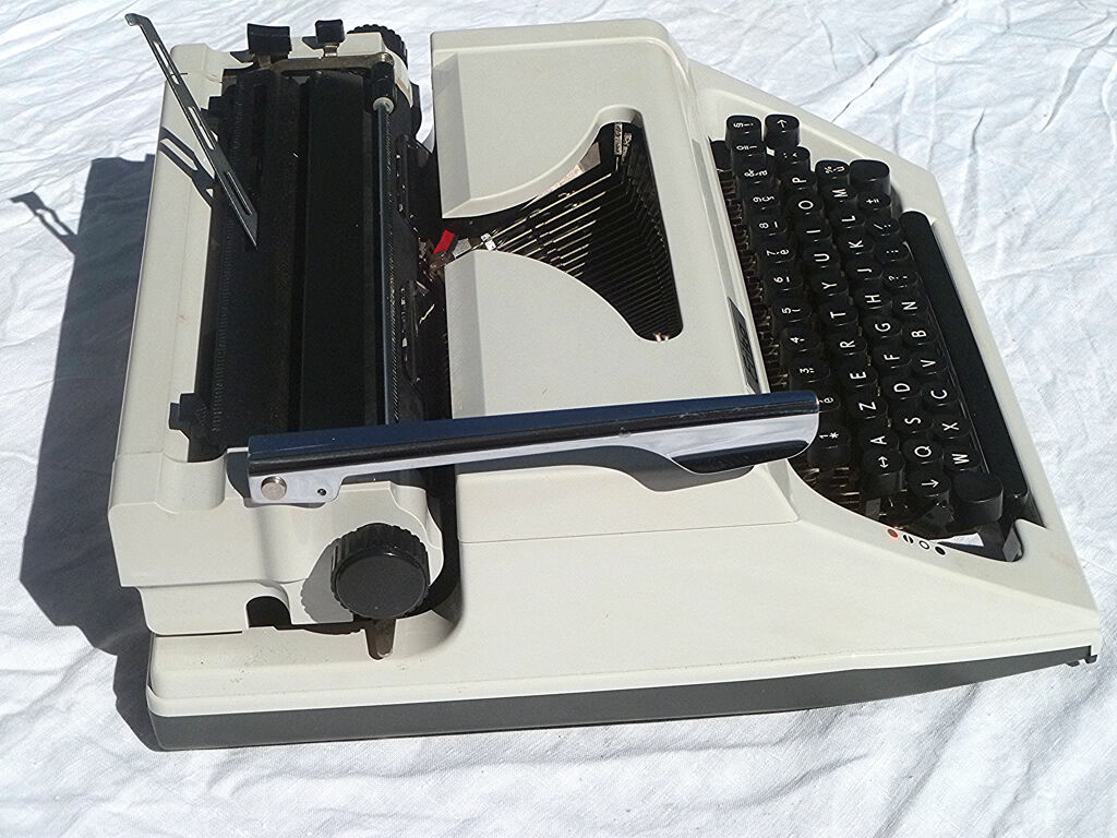 Erika 150 typewriter