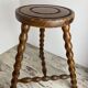 Tabouret tripode en bois tourné