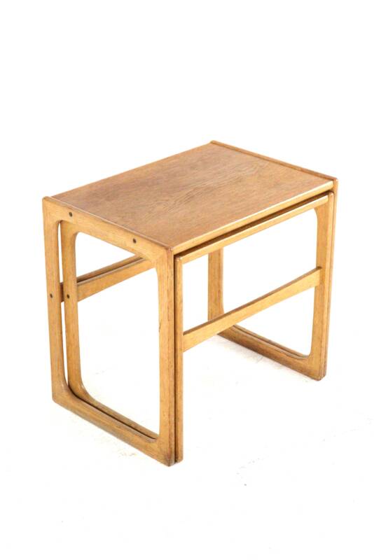 Ensemble de 2 tables gigognes en chêne - design danois - moderne du milieu du siècle