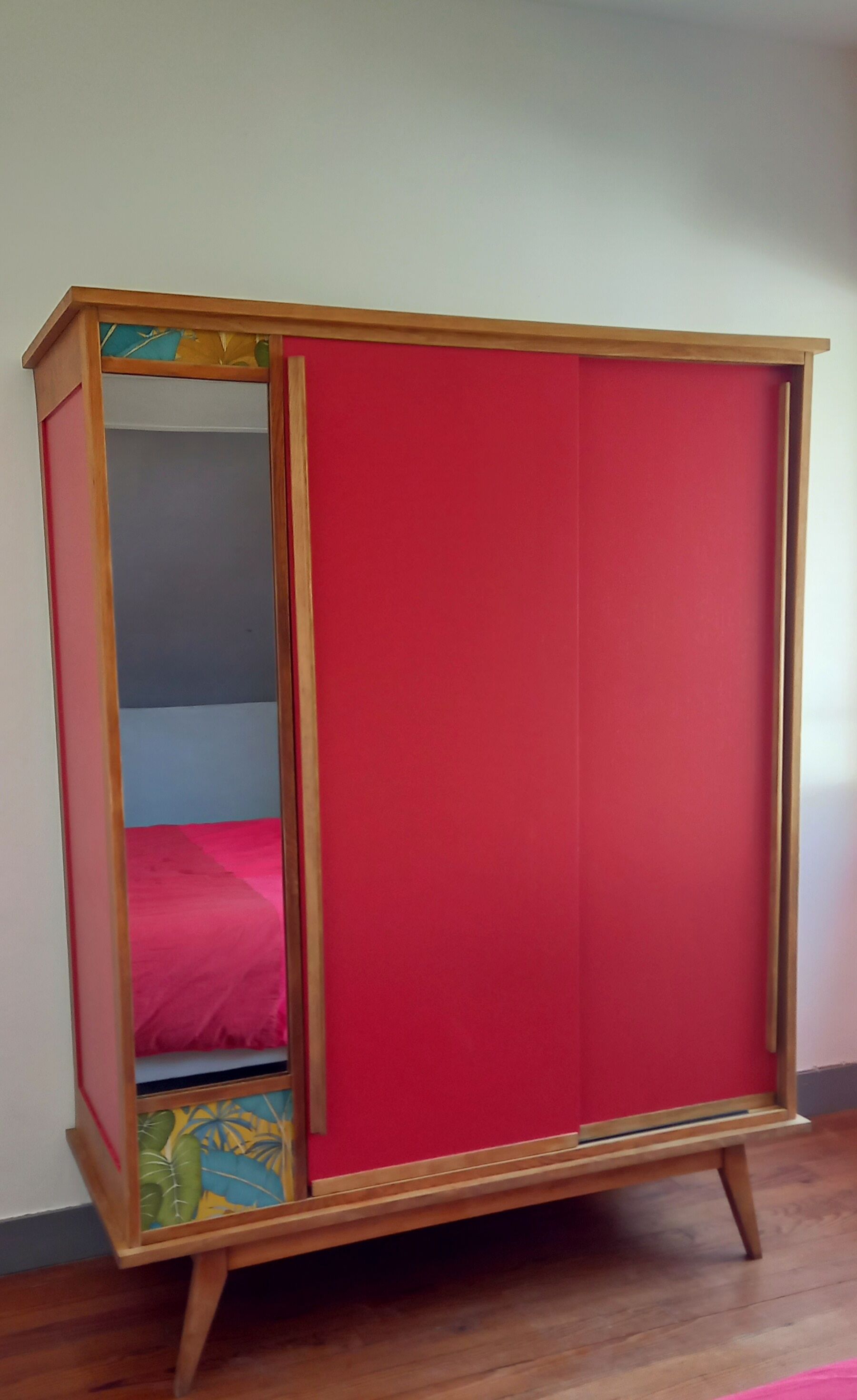 Armoire pieds compas relookée