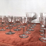 Service de verres en cristal taillé 42 pièces