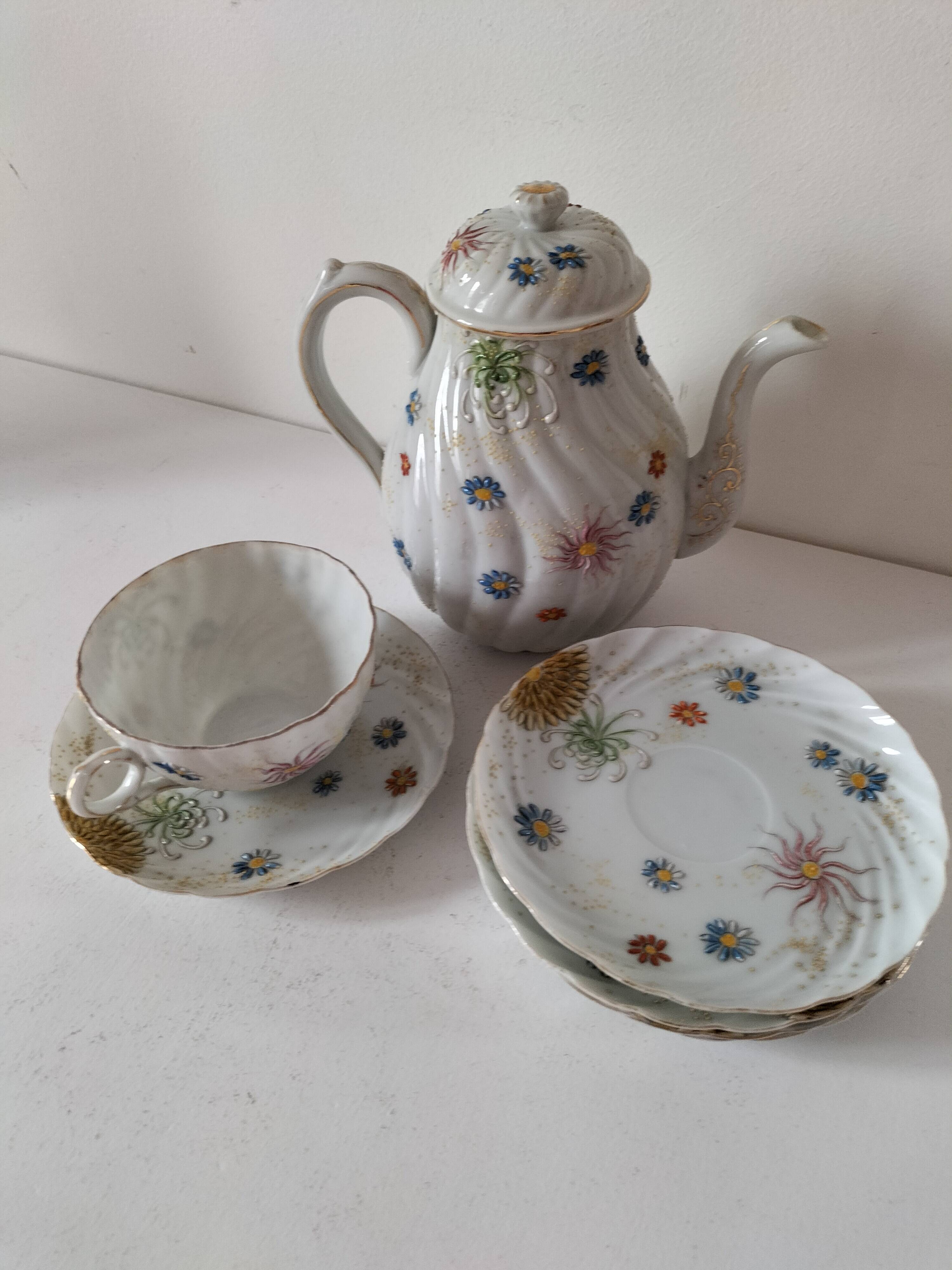 coffee pot, cup and saucers