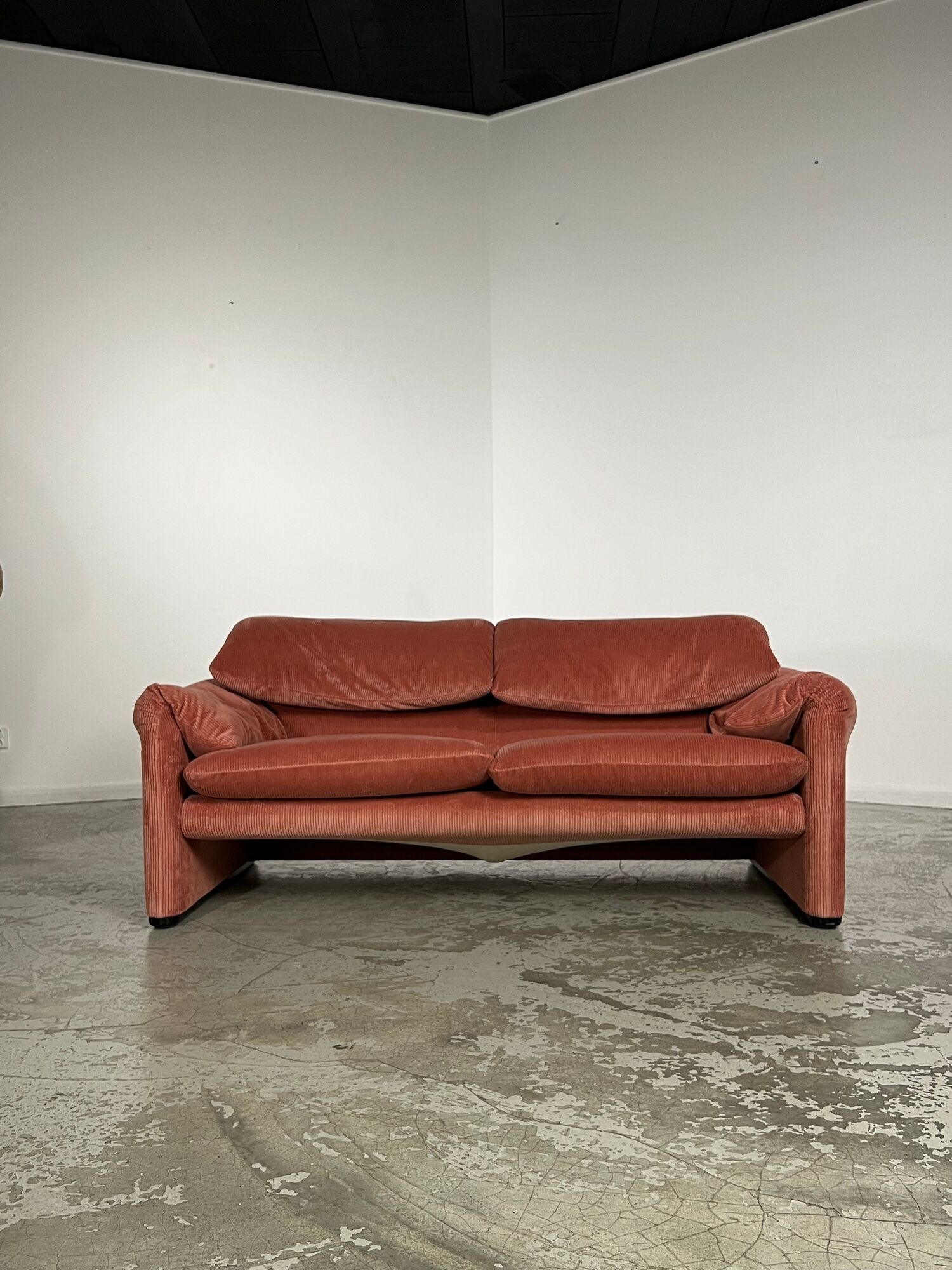 Maralunga sofa by Vico Magistretti for Cassina Italy 1973