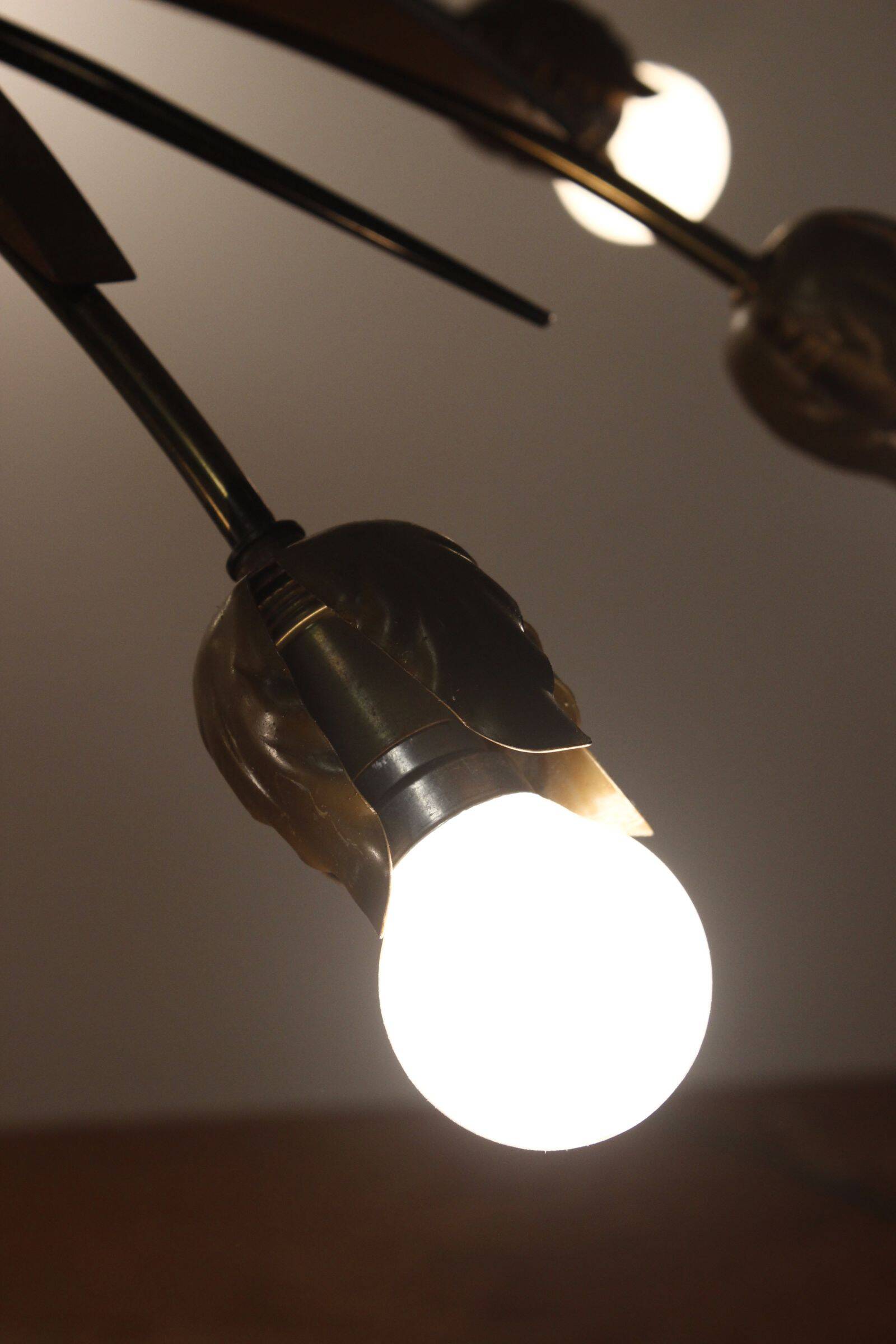 Sputnik chandelier 8 lights copper, teak & brass, Italy 1960s