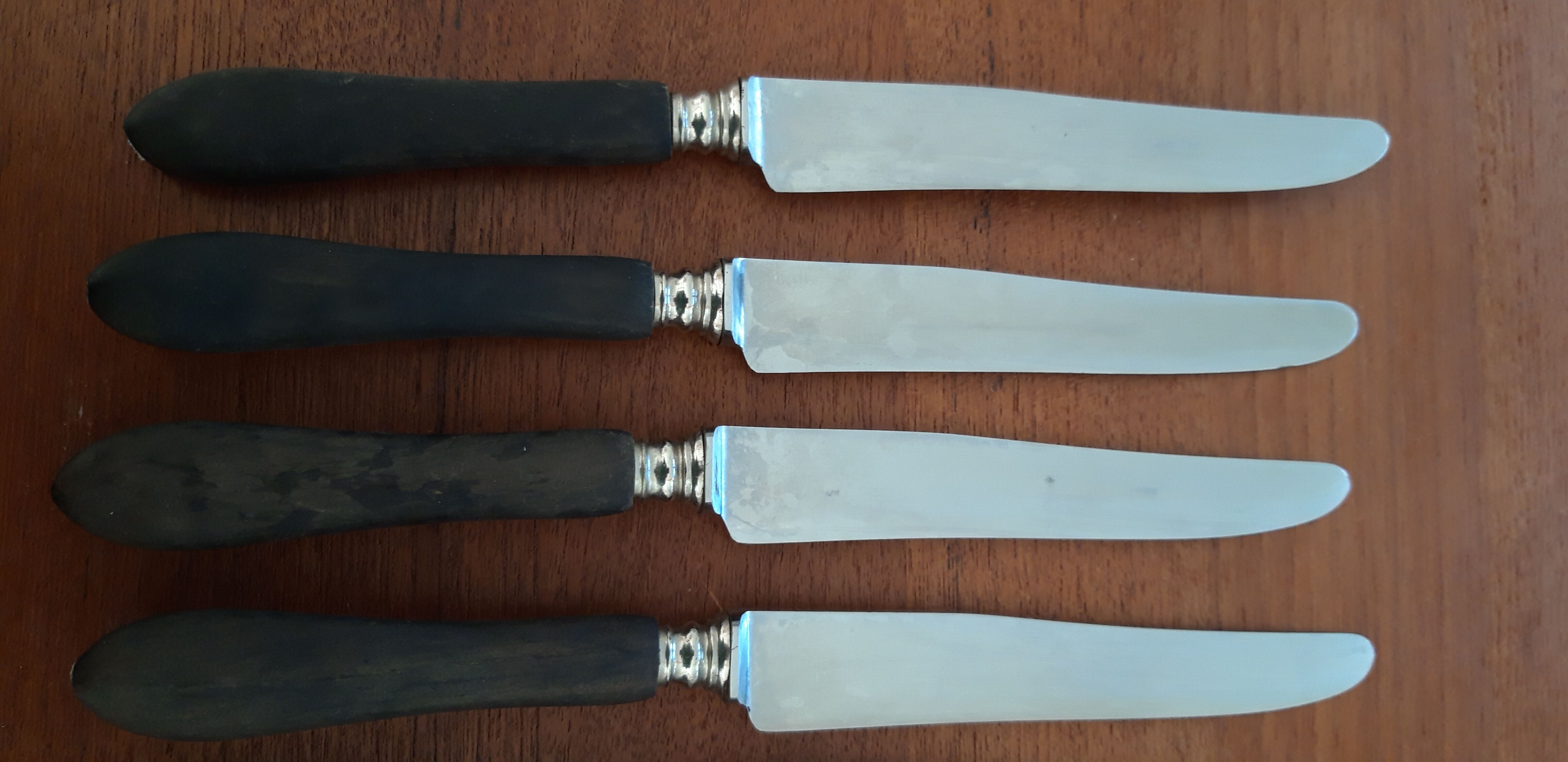 12 knives au gaulois blackened wooden handle