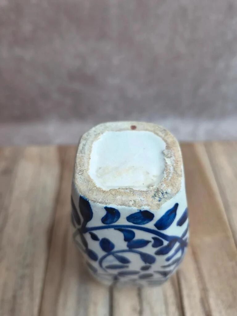 Small antique vase in blue and white earthenware, hand-painted – oriental decoration.