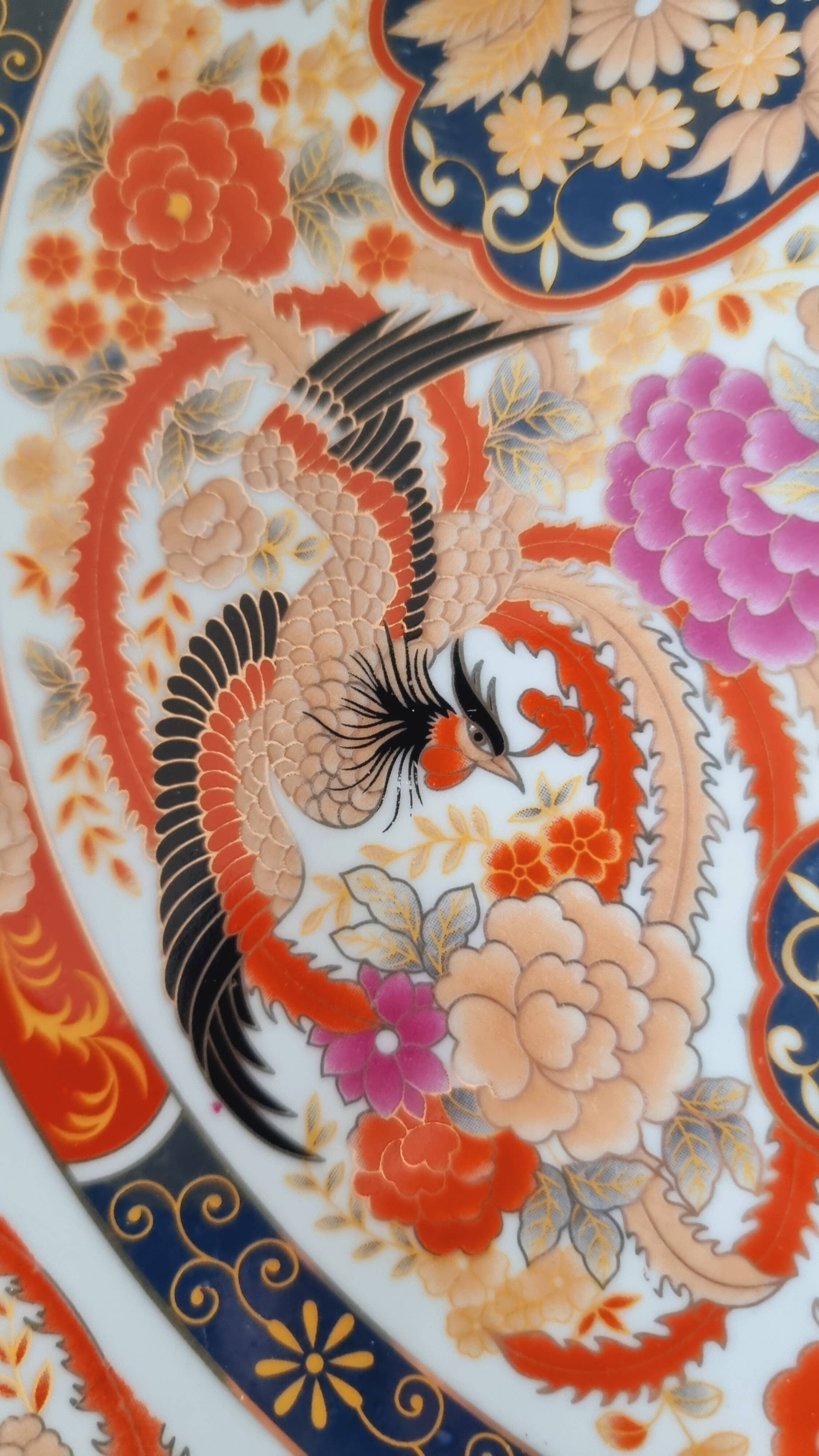 Large deep porcelain plate in Imari style (35.5 cm) with "Phe" decoration.