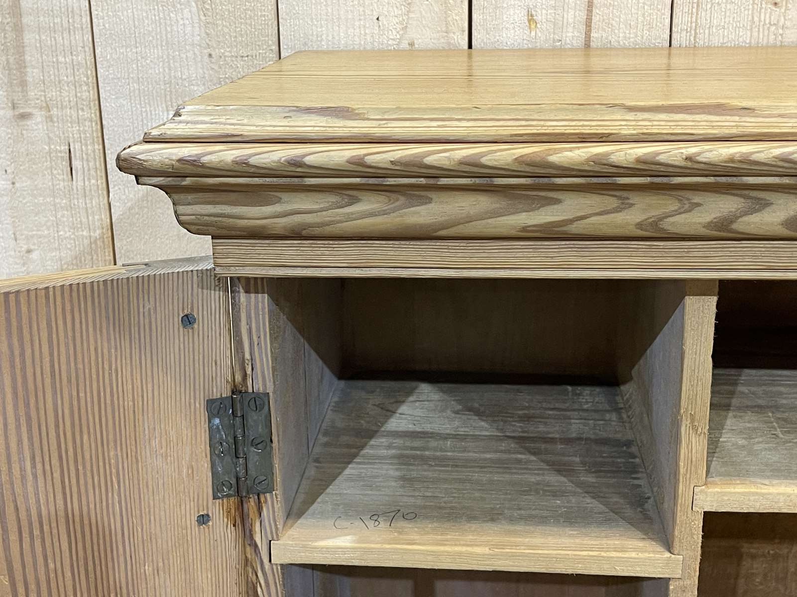 English buffet XIXth in pitch pine