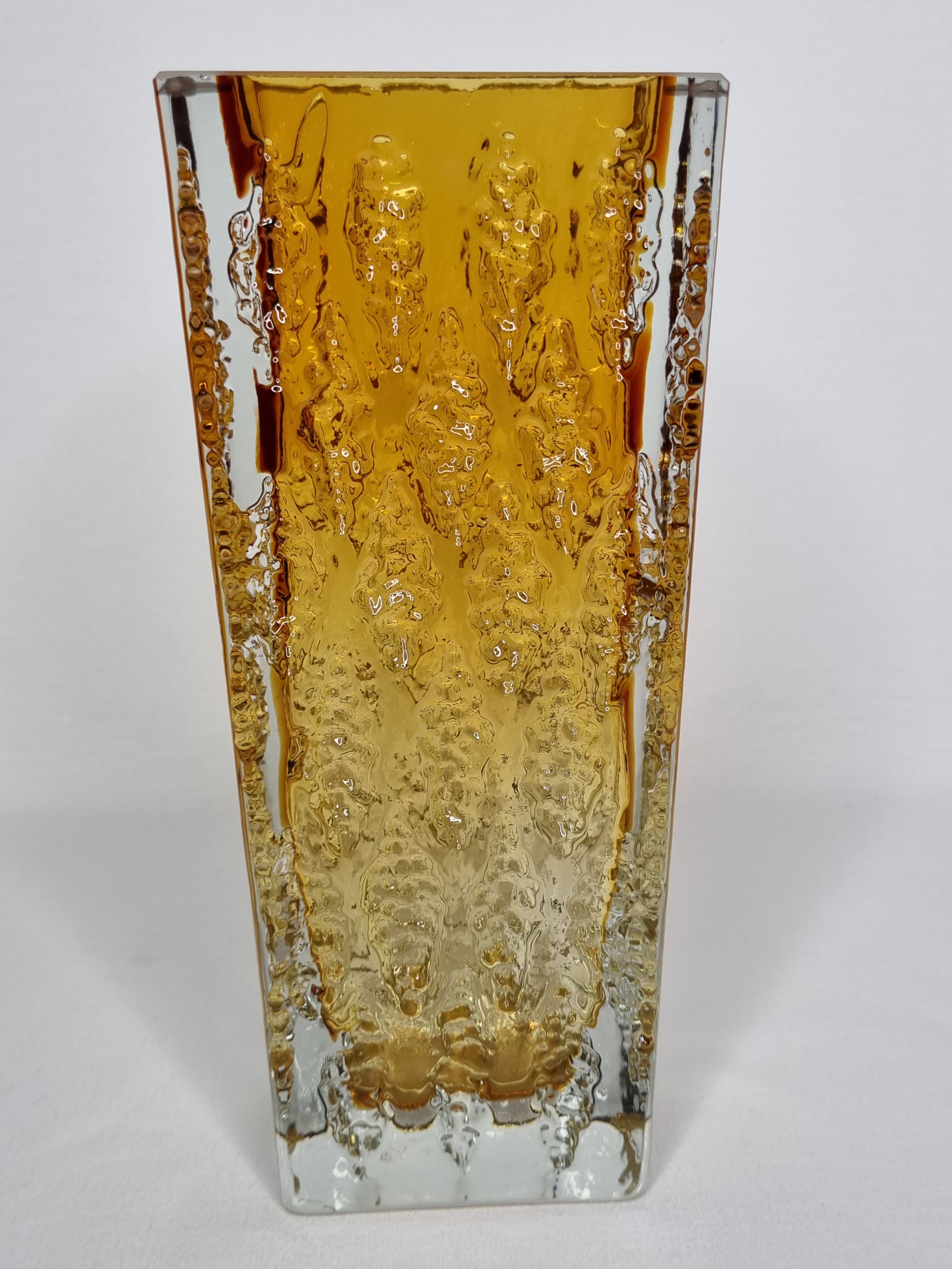 Vase in colored molded crystal of the 50s, 24 cm