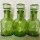 Lot de trois carafes en verre depoli