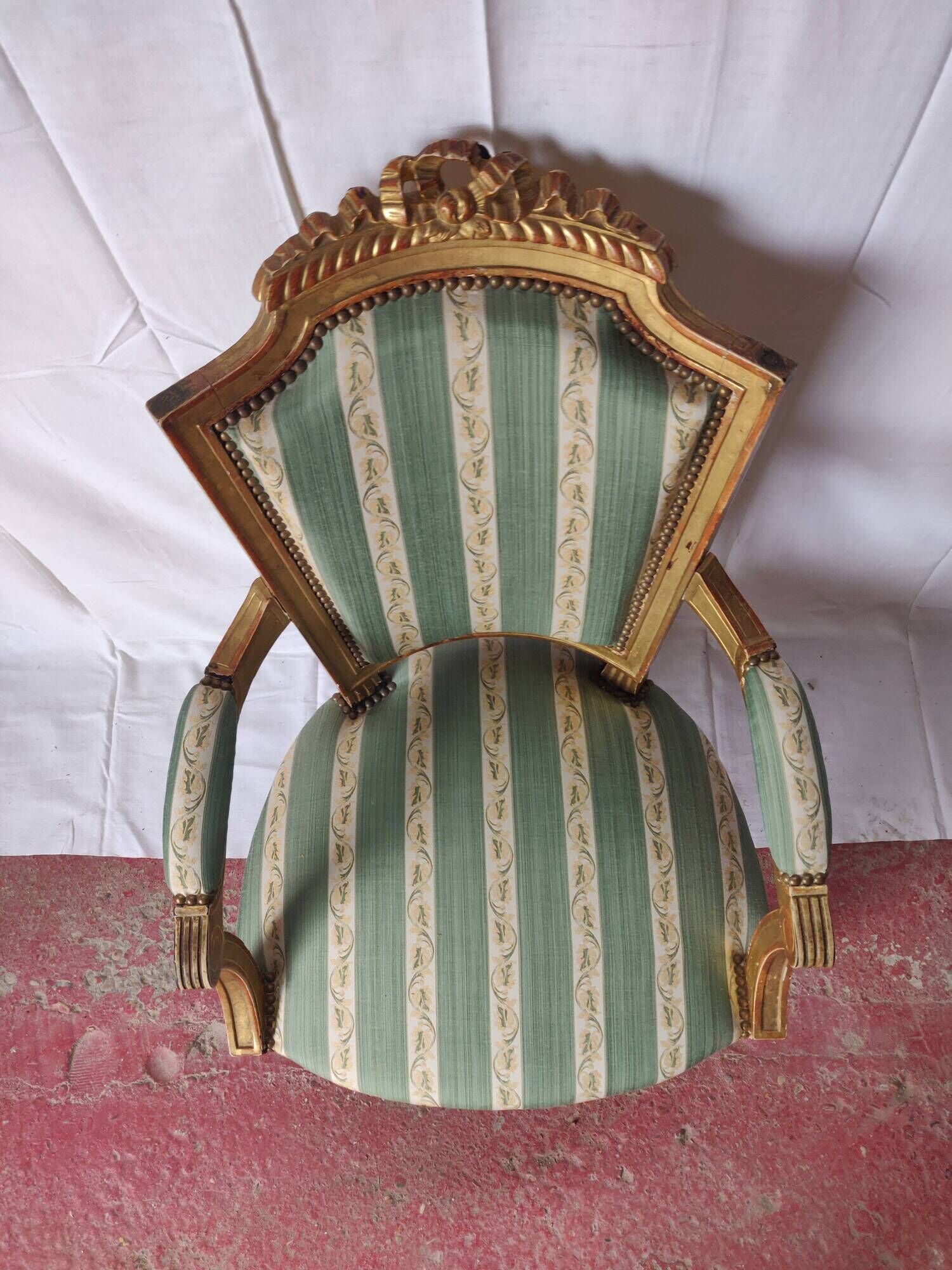 Fauteuil à la reine style Louis XVl bois doré XlXe siècle