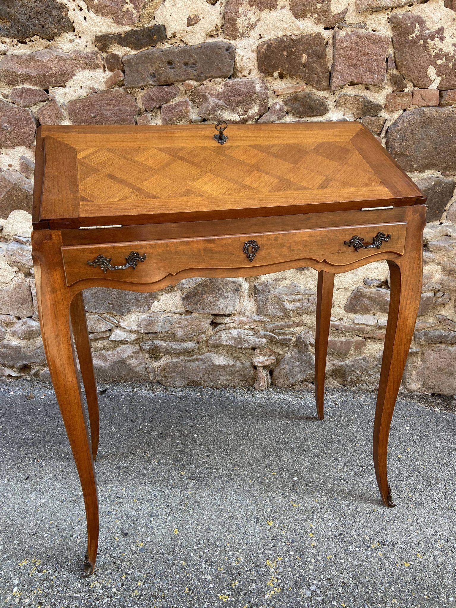 Bureau de pente scriban Dos d’Âne style Louis XV merisier 1970