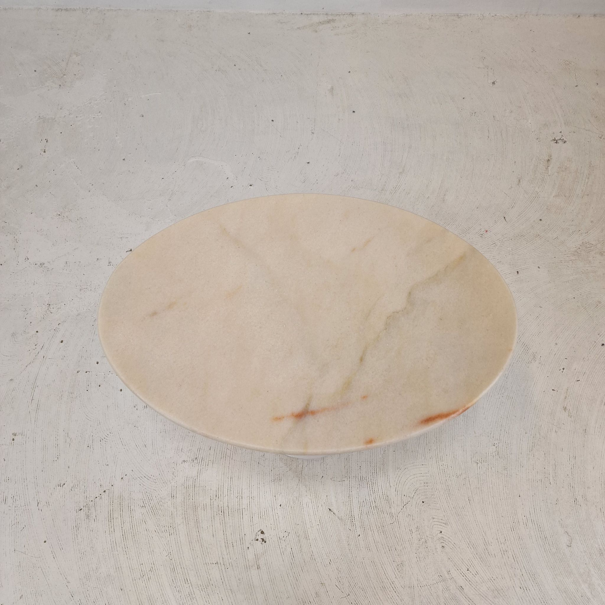 Oval marble side table by Eero Saarinen for Knoll