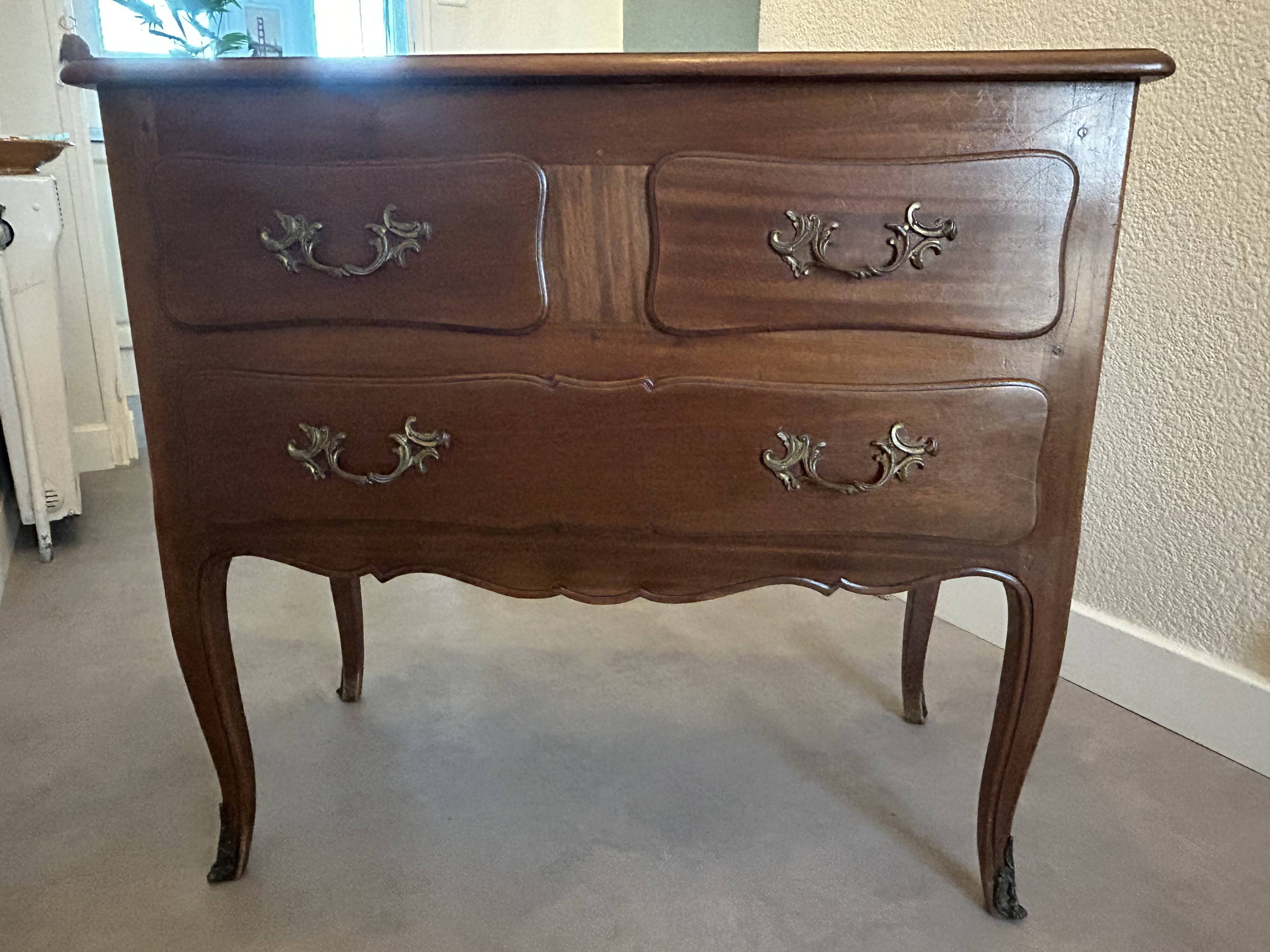 Louis XV style commode in solid wood, 19th century