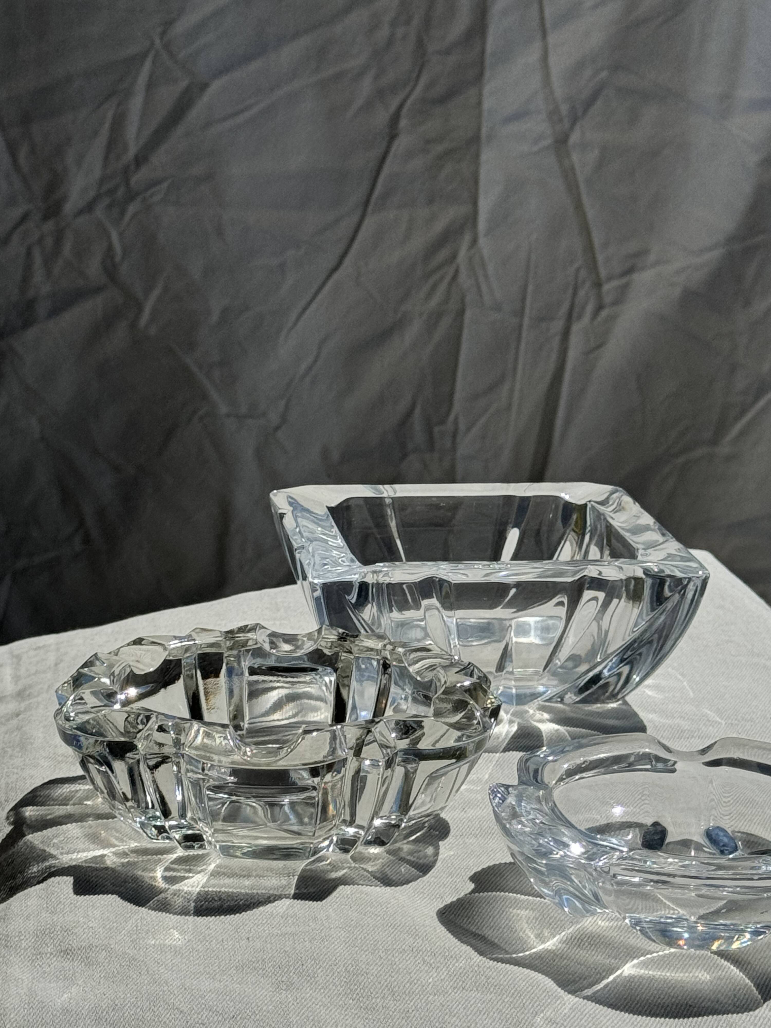 Classic geometric style glass ashtray