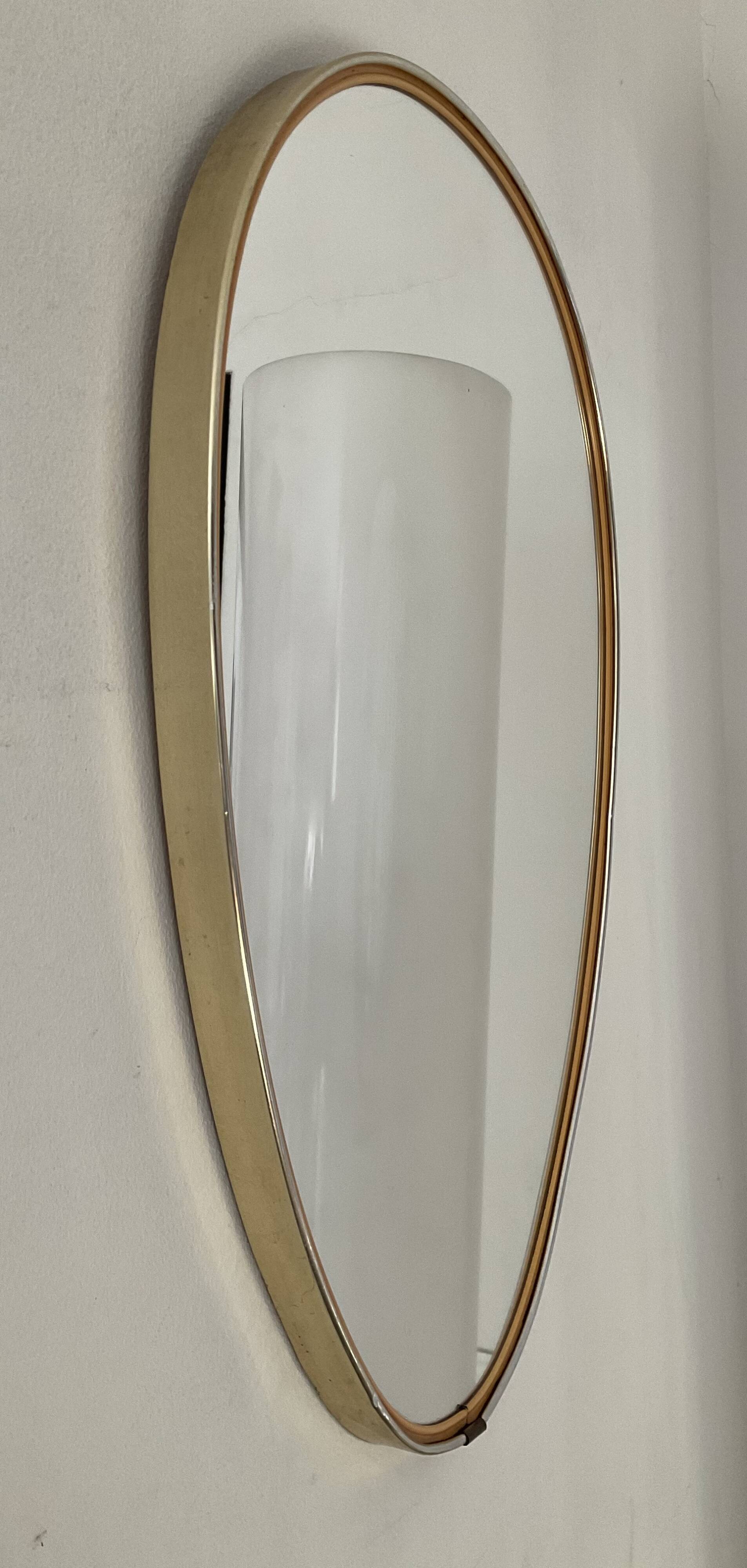 Asymmetrical free-form mirror from the 60s and 70s