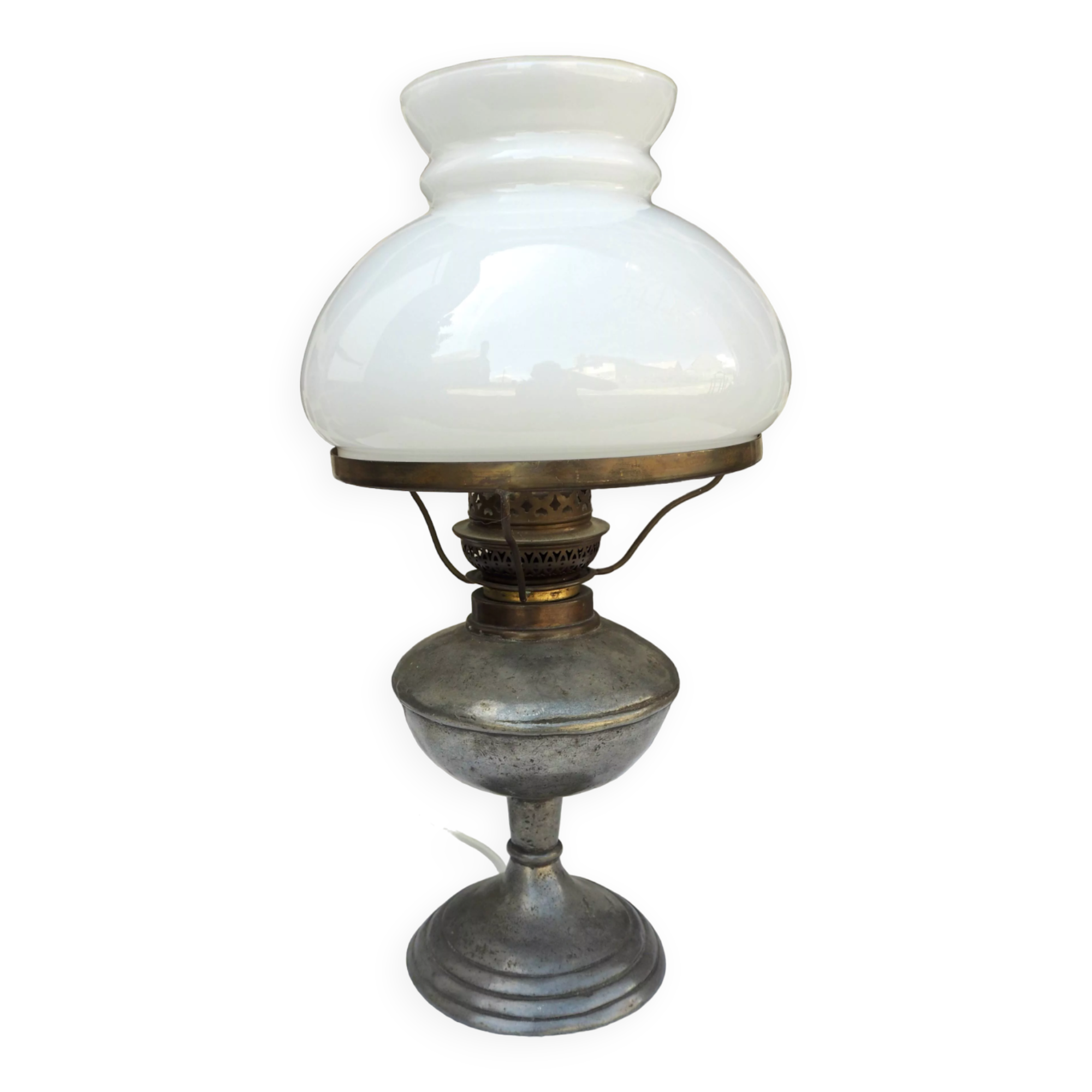 Classic pewter and opaline lamp, Les Étains de la Tour