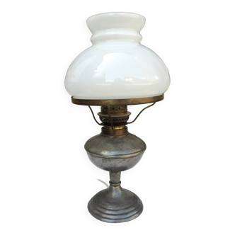 Lampe classique en étain et opaline, Les Étains de la Tour