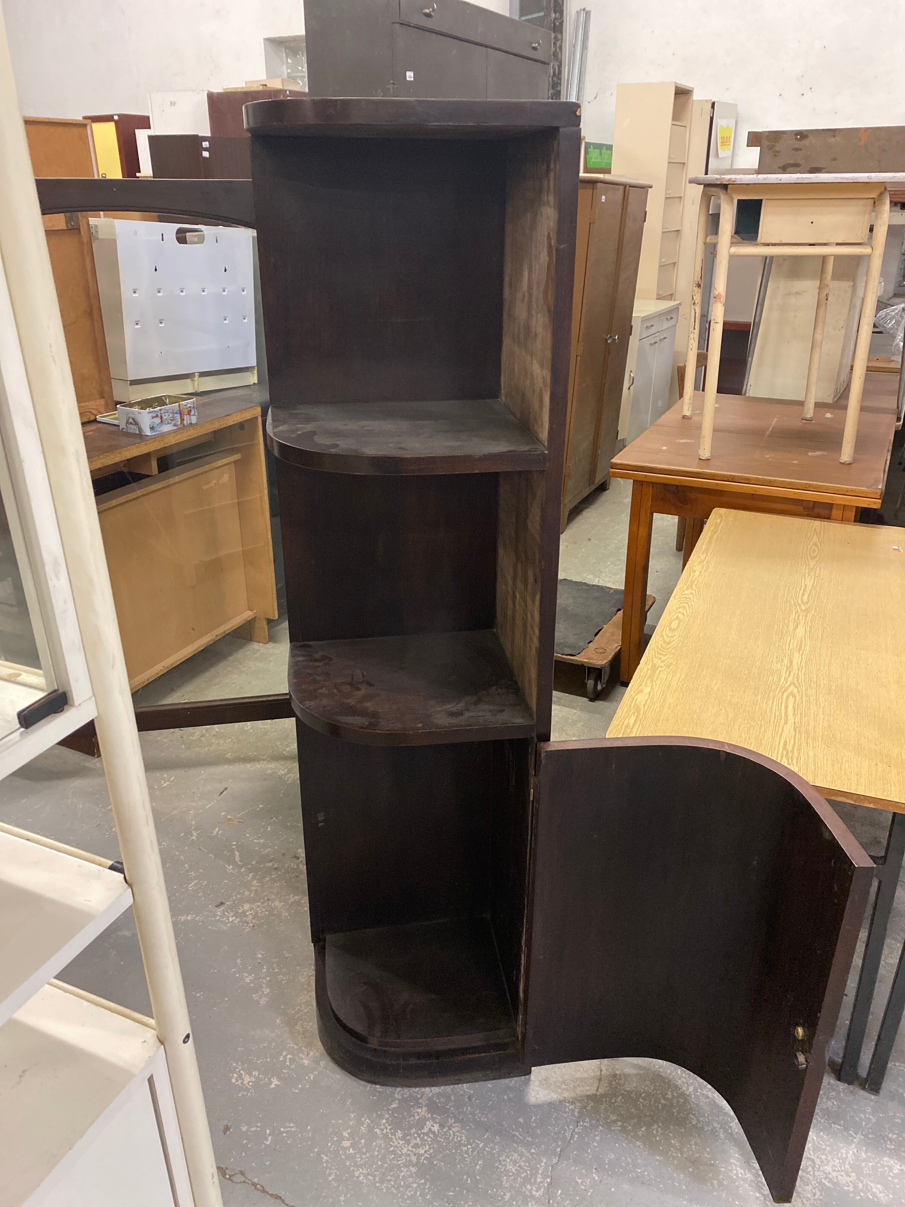 Quarter round showcase