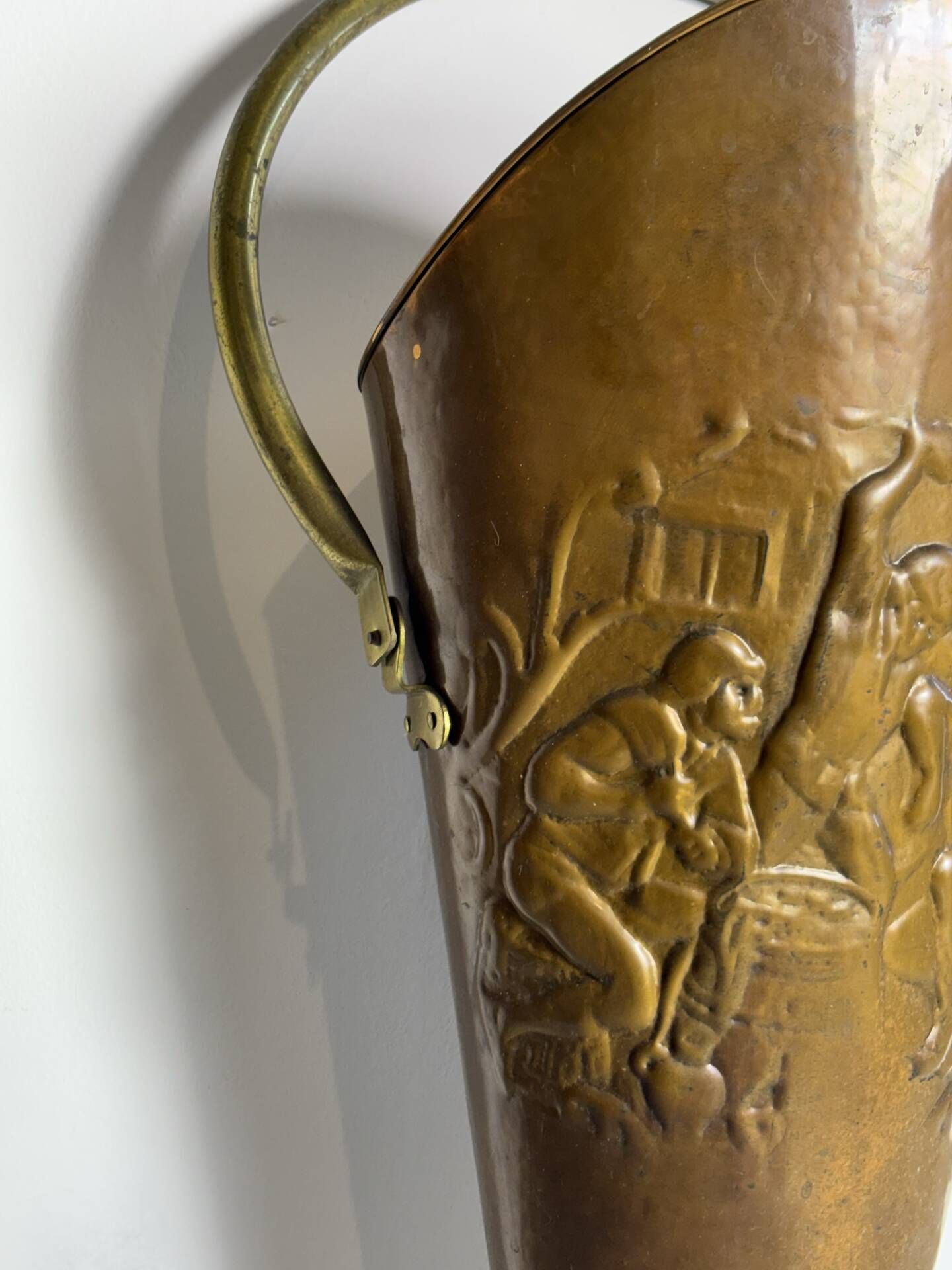 Vintage umbrella stands in solid brass and copper – Relief decoration