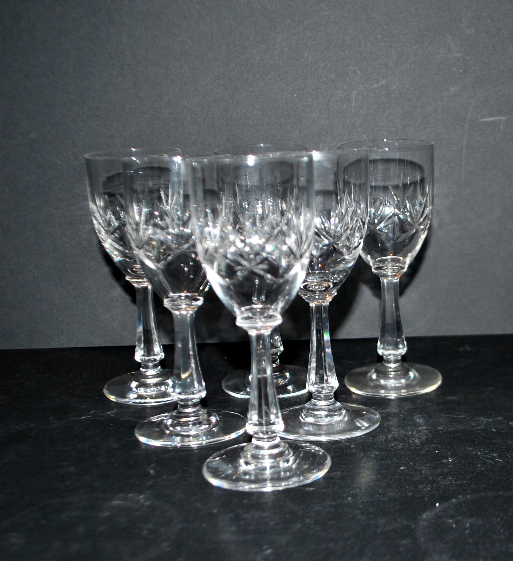 Saint-Louis set of 6 stemmed crystal glasses with palmette design, circa 1900, H11.5