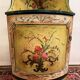 Encoignure galbée style Louis XV Venitienne en bois laqué