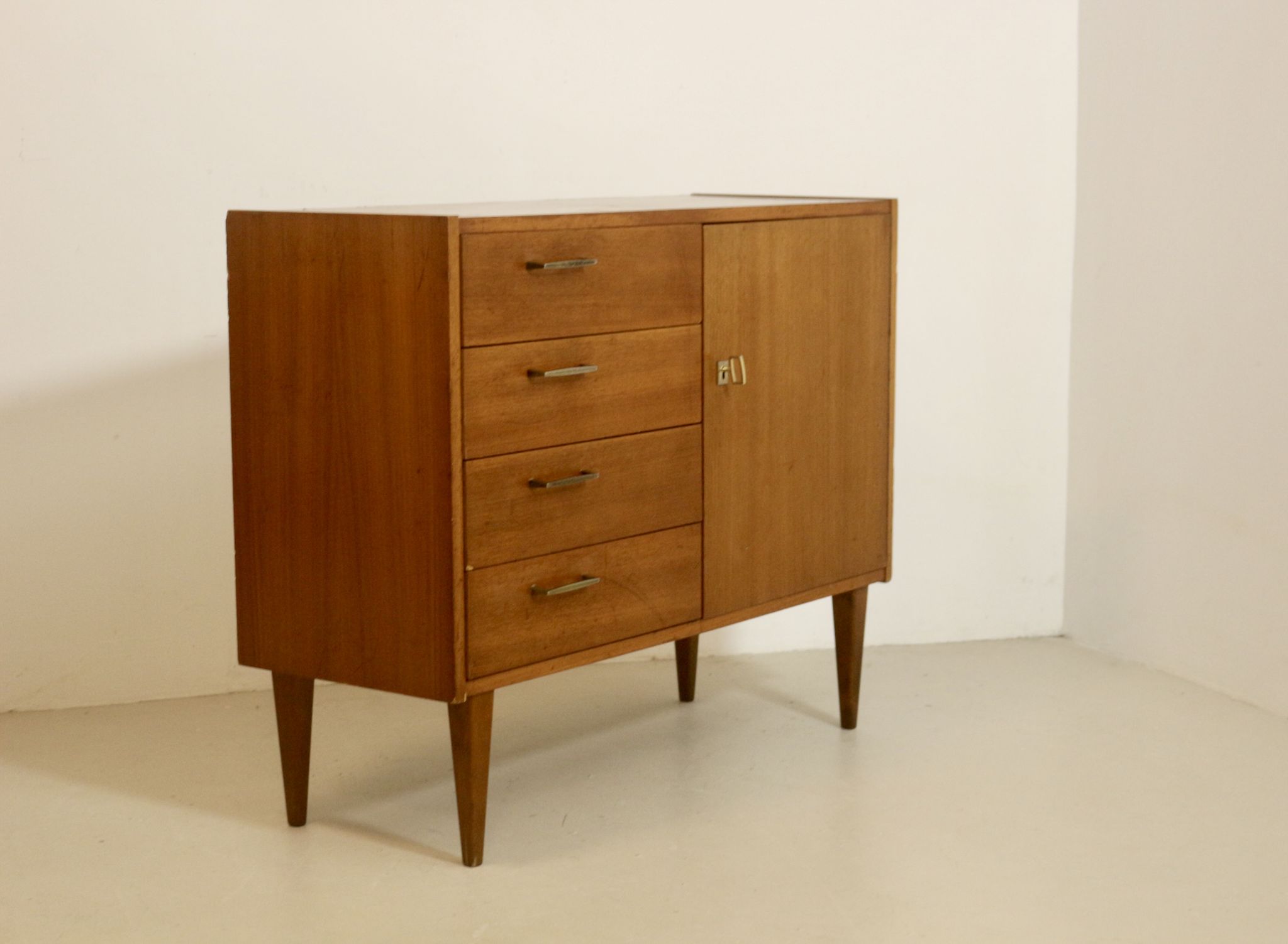 Scandinavian chest of drawers, consisting of 4 drawers, year 60. Ref calypso
